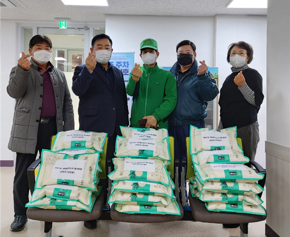 용담1동새마을지도자협의회장, 쌀 기부 첨부이미지