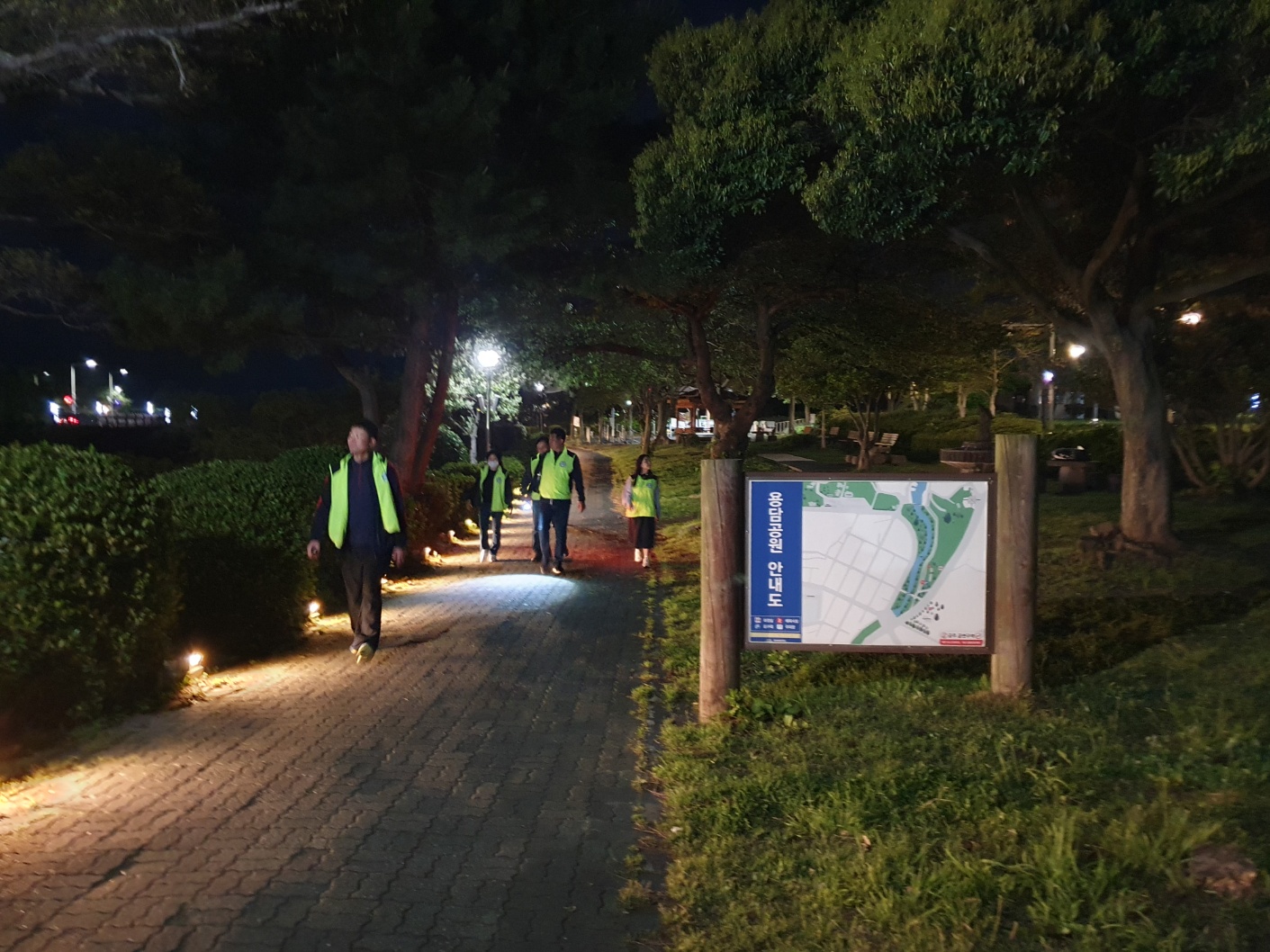 용담1동 청소년지도협의회, 청소년 유해환경 개선활동 실시 첨부이미지