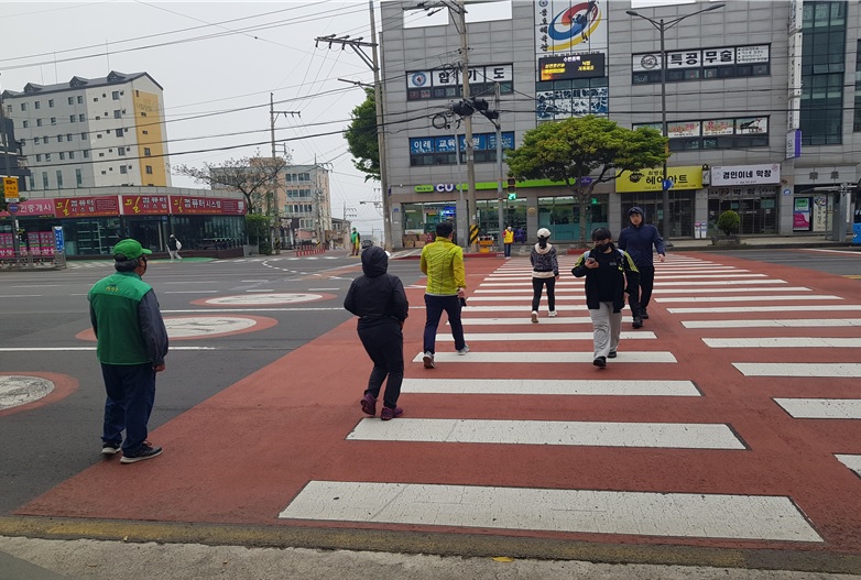 삼양동새마을회, 어린이보호구역 교통안전 봉사활동 전개 첨부이미지