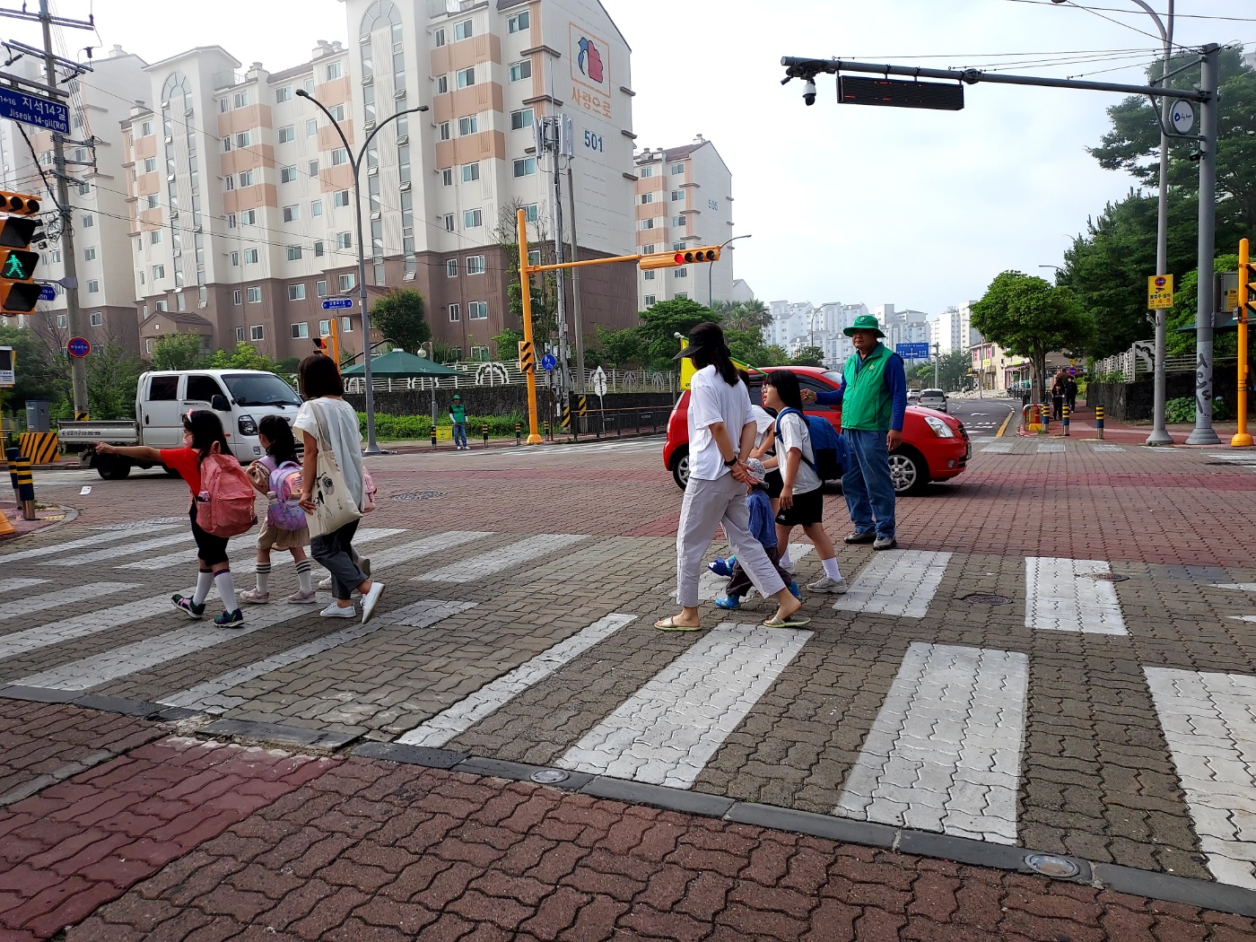 삼양동새마을회 어린이보호구역 교통안전 봉사활동 실시 첨부이미지