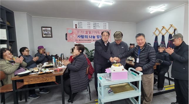 용담1동 지역사회보장협의체,  ‘온기 가득한 사랑의 나눔 밥상’행사 추진 첨부이미지