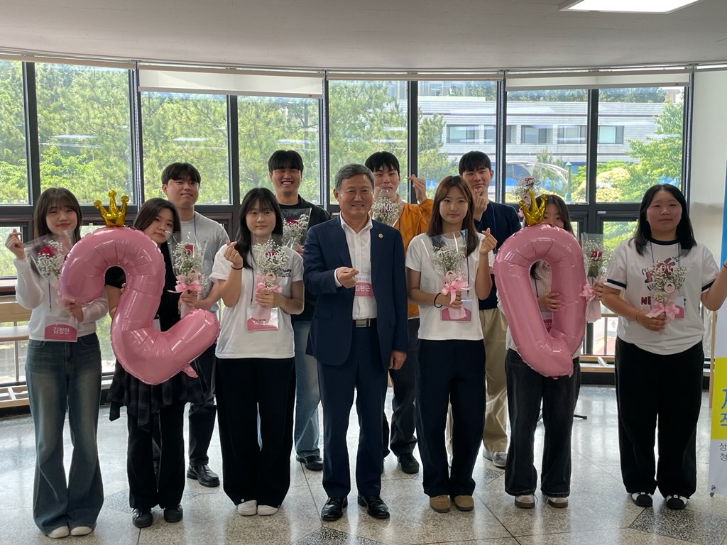 김완근 제주시장,‘성년의 날’맞아 스무살 청년들과 소통(사진자료1).jpg