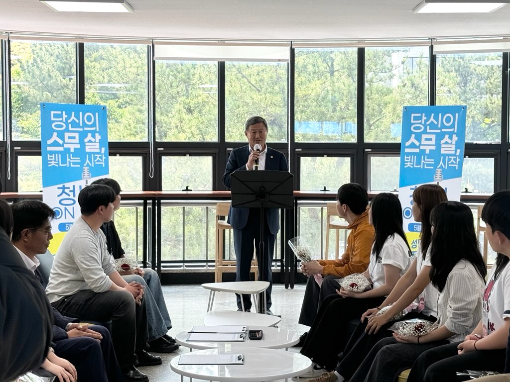 김완근 제주시장,‘성년의 날’맞아 스무살 청년들과 소통(사진자료2).jpg
