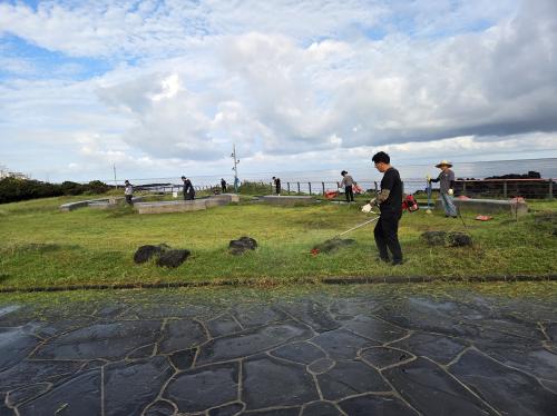 용담2동 연합청년회 서해안로 수근연대 일대 풀베기 활동 전개