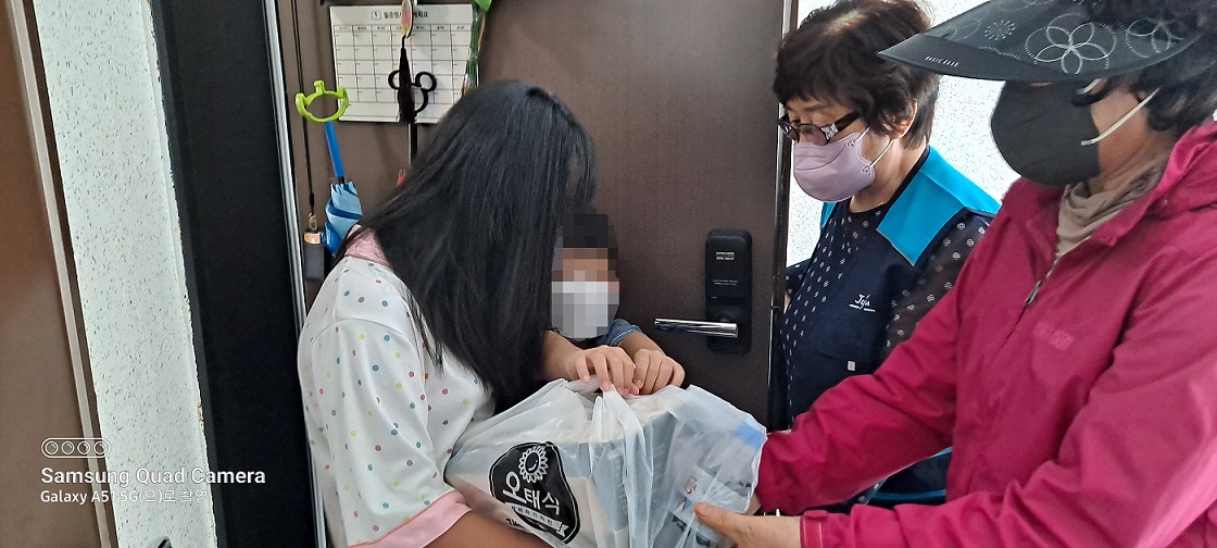 건입동지역사회보장협의체, 저소득 아동 사랑의 온(溫) 키트 전달 첨부이미지