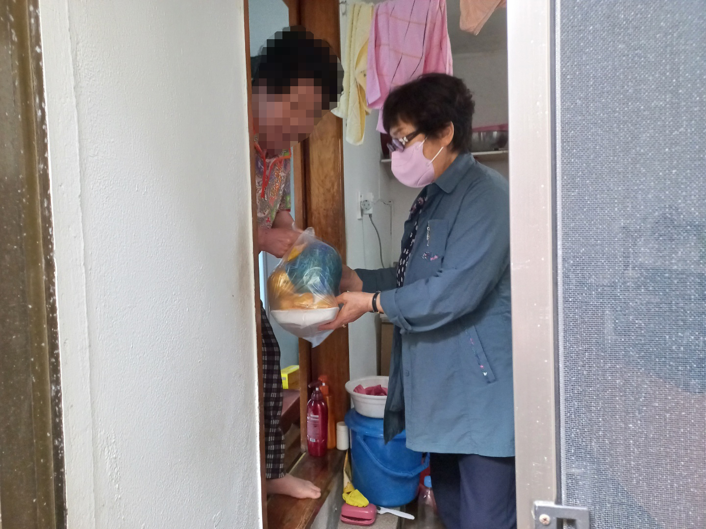 건입동지역사회보장협의체,  독거어르신 밑반찬 전달 첨부이미지