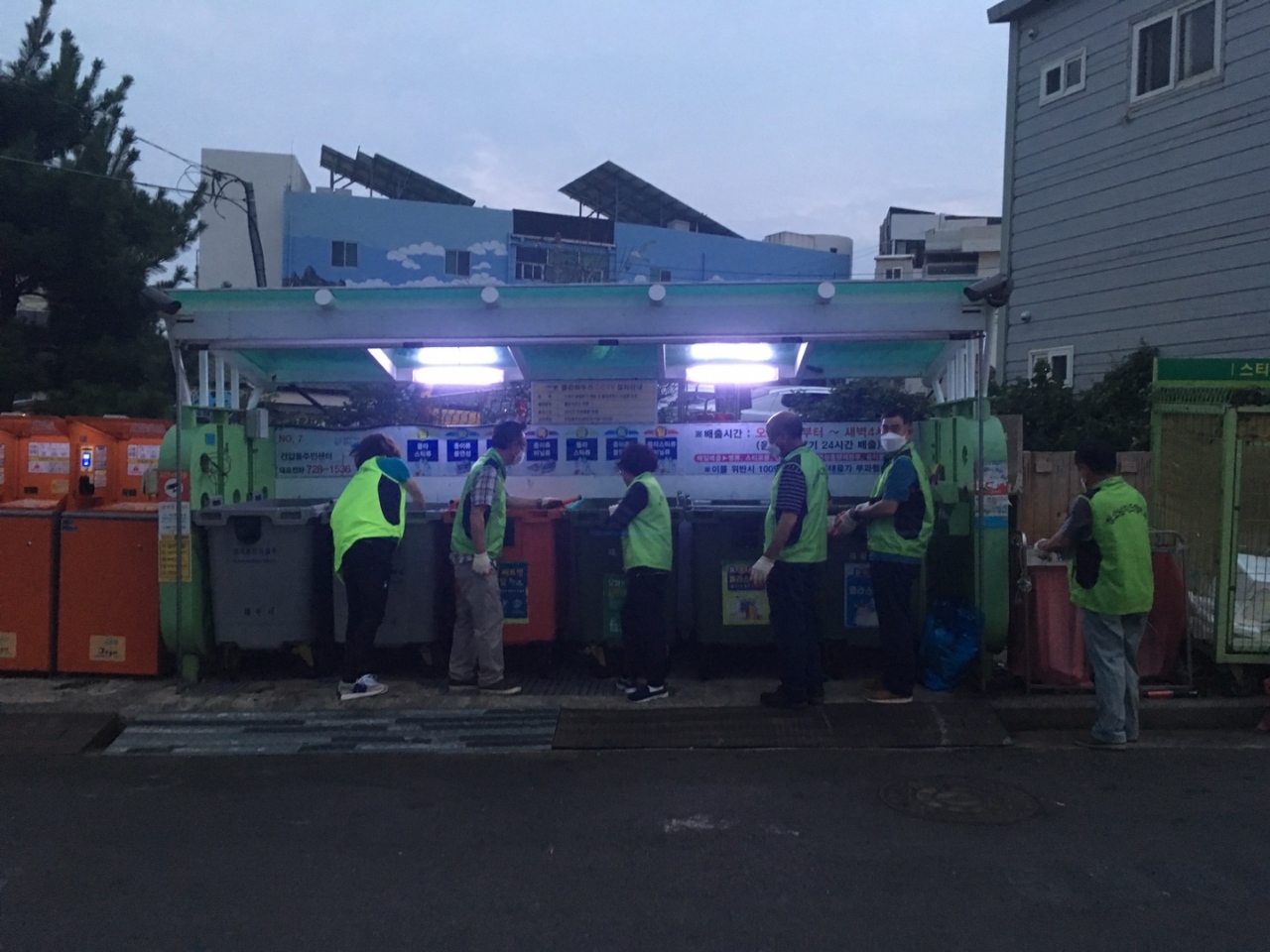 건입동청소년지도자협의회, 클린하우스 1단체 1구역 전담제 활동 전개 첨부이미지