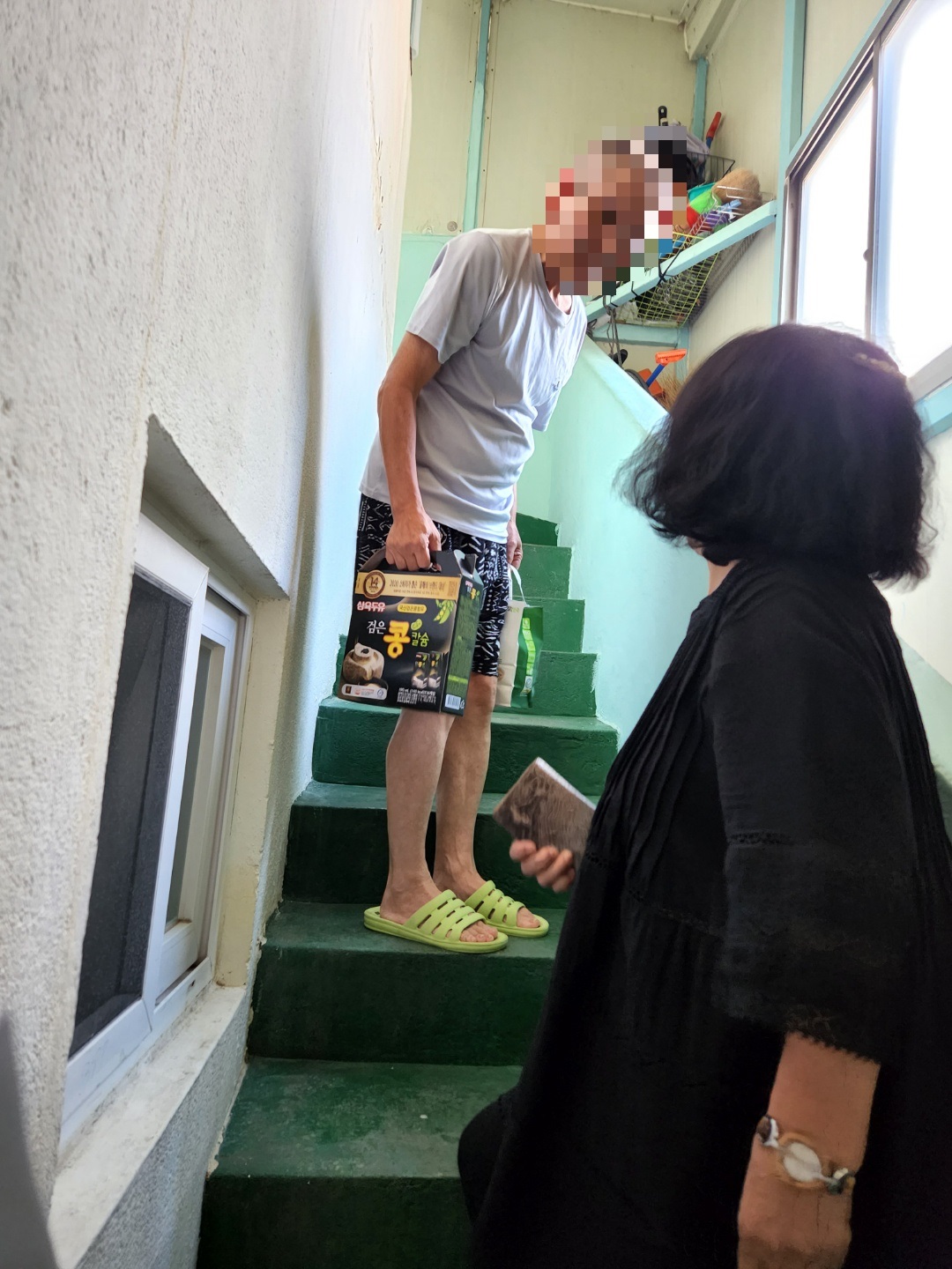 건입동지역사회보장협의체, 장년층 1인가구 영양죽 전달 첨부이미지