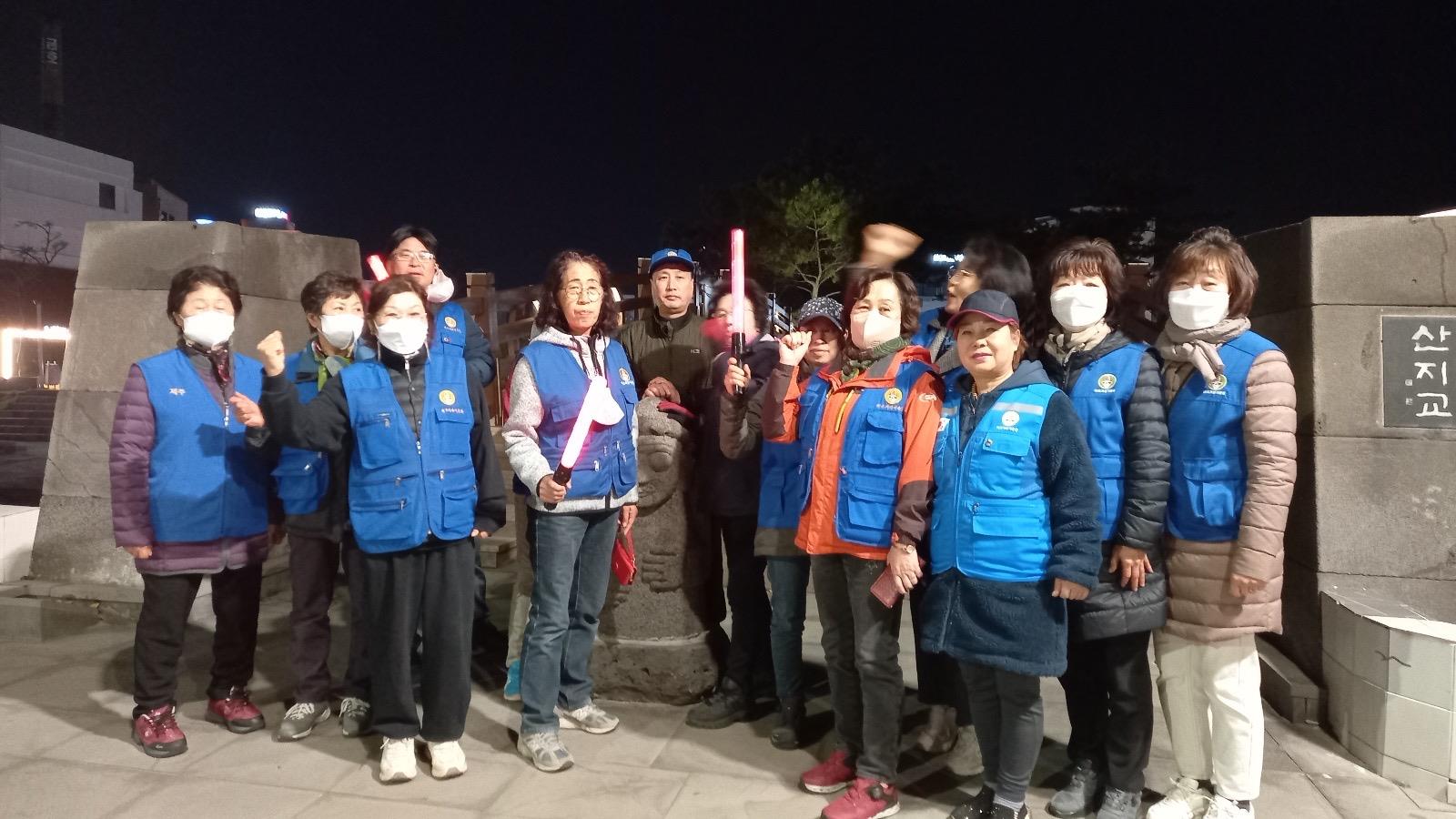 바르게살기운동건입동위원회 야간자율방범활동 캠페인 전개 첨부이미지