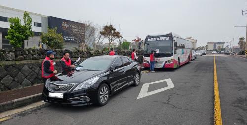 (03.24.도두동) 도두동통장협의회 불법광고물 정비 및 주정차계도활동 전개.jpg
