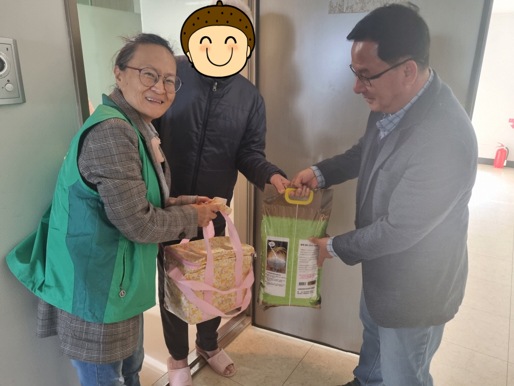 화북동 새마을부녀회, 독거 어르신 10가구 쌀과 사랑의 도시락 전달 첨부이미지