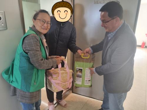 (화북동) 화북동 새마을부녀회, 독거노인 10가구 쌀과 사랑의 도시락 전달.jpg