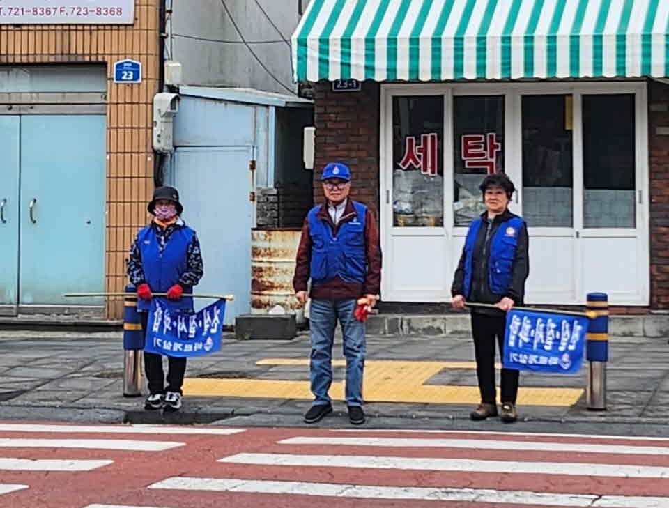 바르게살기운동건입동위원회 거리교통질서 캠페인 추진 첨부이미지