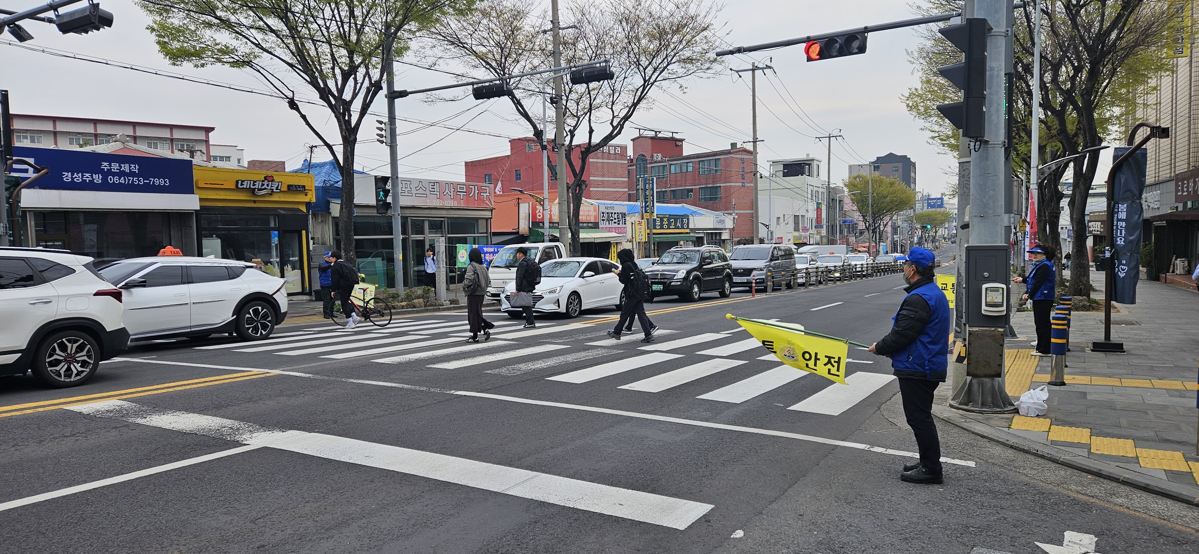 바르게살기운동용담1동위원회,  거리질서 캠페인·담배꽁초 줍기 전개 첨부이미지