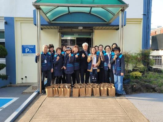 이도1동 지역사회보장협의체,  취약계층 후원음식 전달 첨부이미지