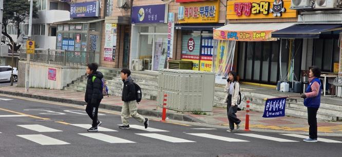 바르게살기운동 외도동위원회, 교통안전 예방캠페인 전개 첨부이미지