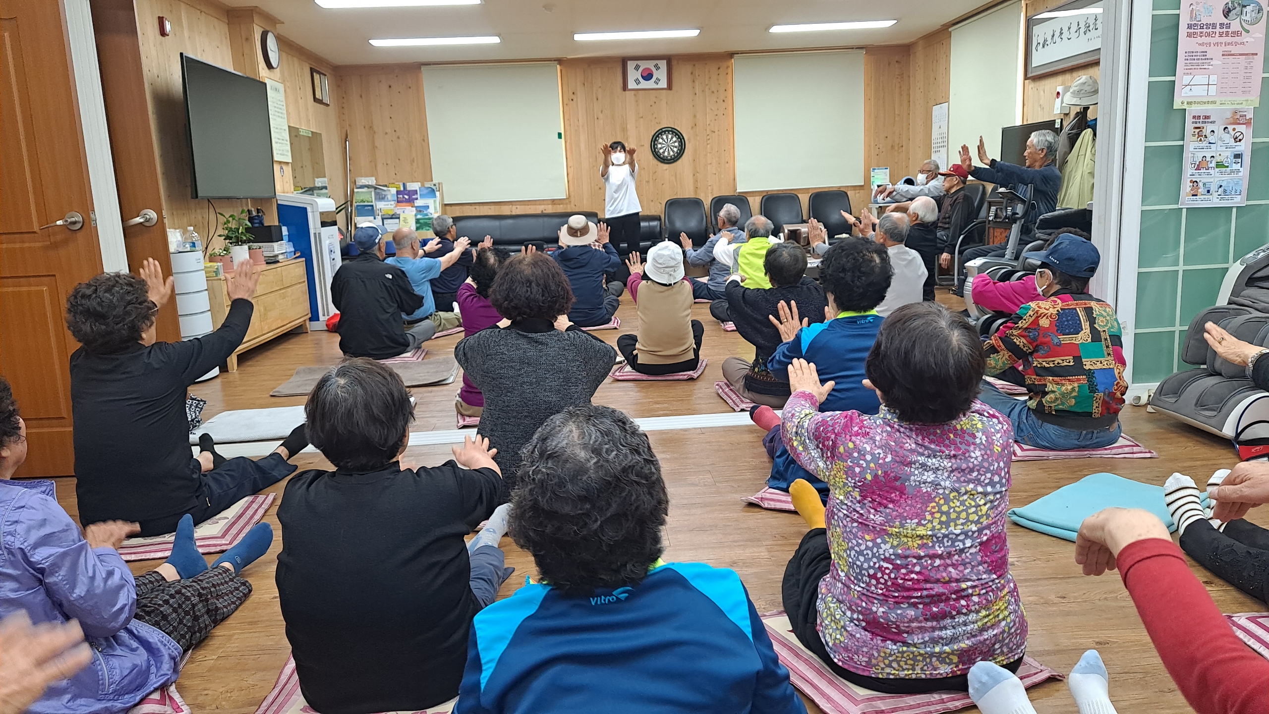 이호동, 어르신 활력 되찾는 ‘오도롱경로당 건강체조’ 운영 첨부이미지