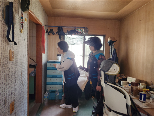 삼도2동지역협의체 “고독사 예방 및 사회적고립가구  지원을 위한 주거복지 취약가구 전수조사”실시 첨부이미지
