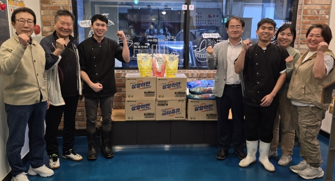 용담 1동 지역사회보장협의체, 이주 노동자를 위한 물품 전달 첨부이미지