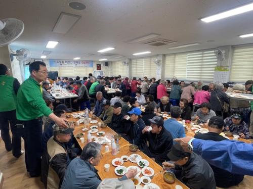 새마을지도자이도1동협의회, 경로잔치 행사 개최