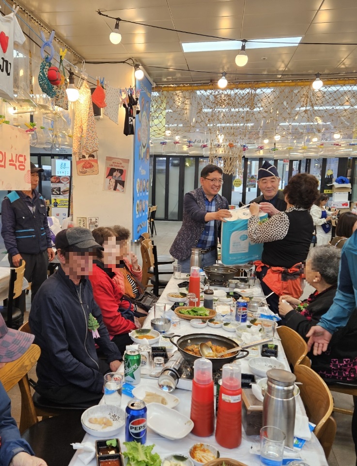 일도1동 독지가, 어버이날 맞이 40만 원 상당 후원물품 기탁 첨부이미지