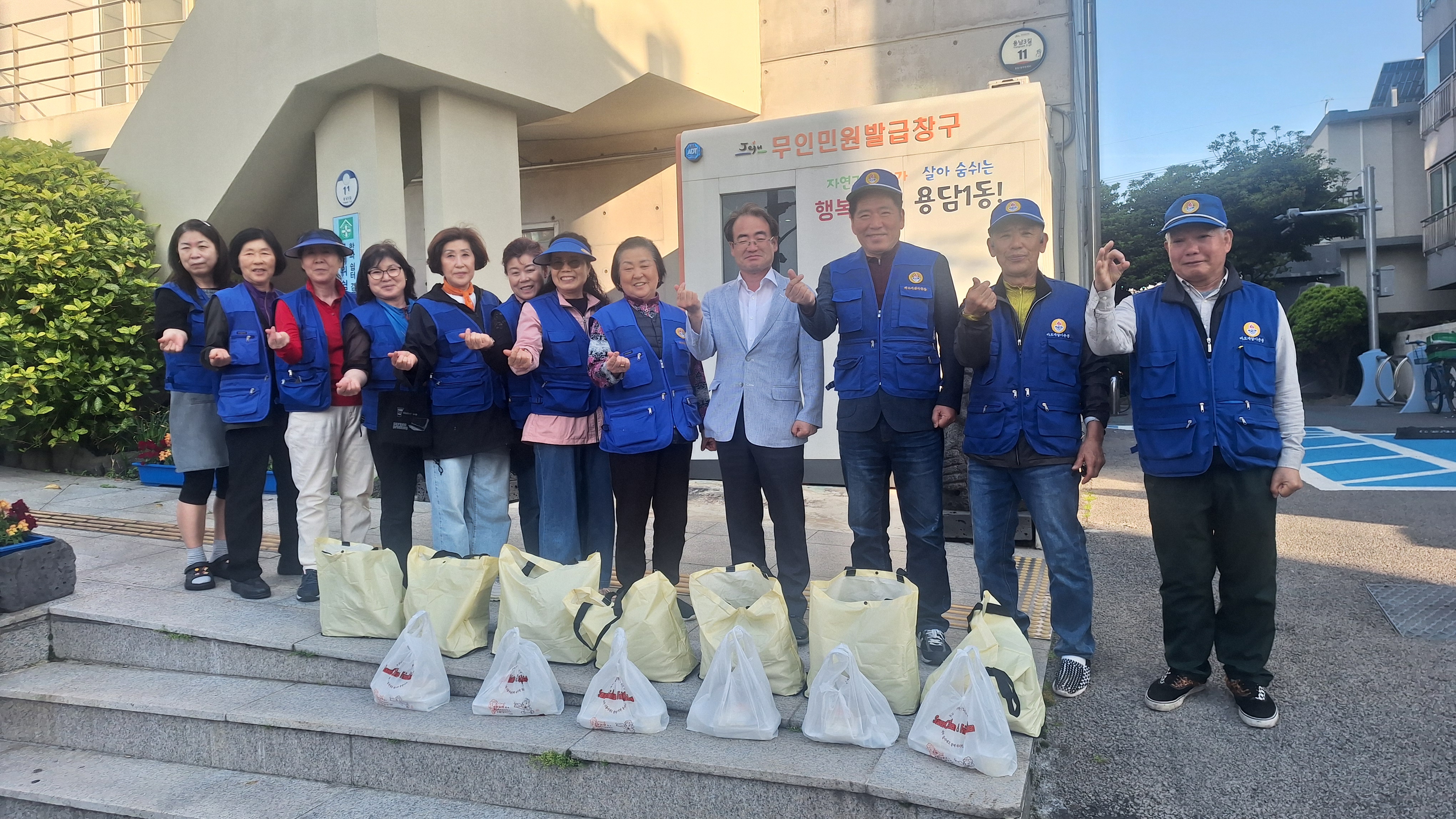 (5. 15. 용담1동)바르게살기운동용담1동위원회, 반찬 배달 봉사 시행.jpg